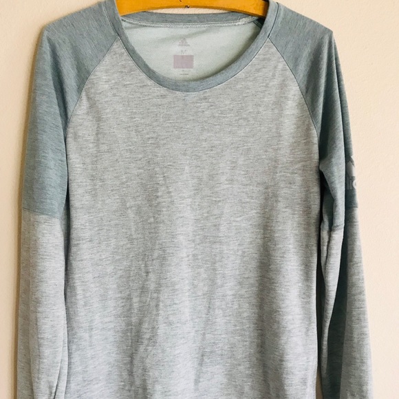 SOLD Women’s Adidas Long Sleeve Workout Tee - Picture 2 of 4